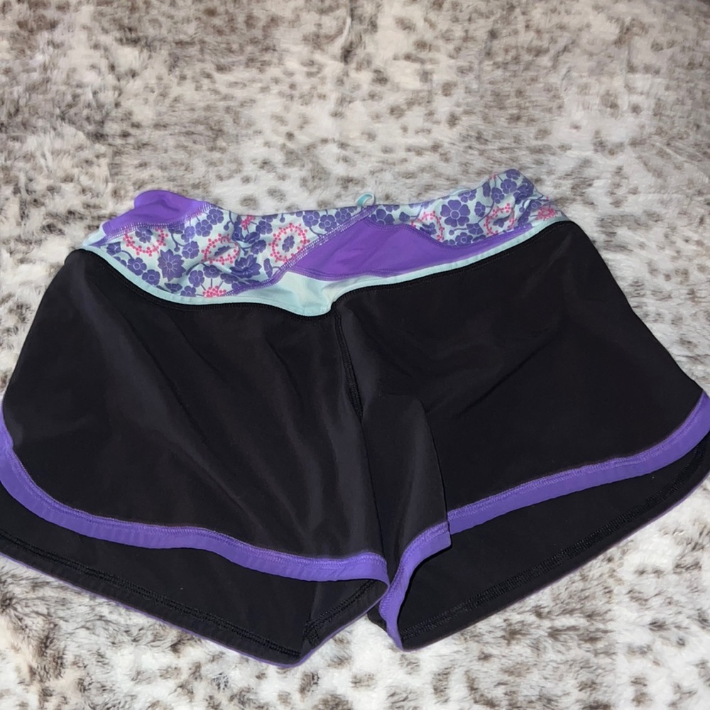 black and pattered lululemon shorts
